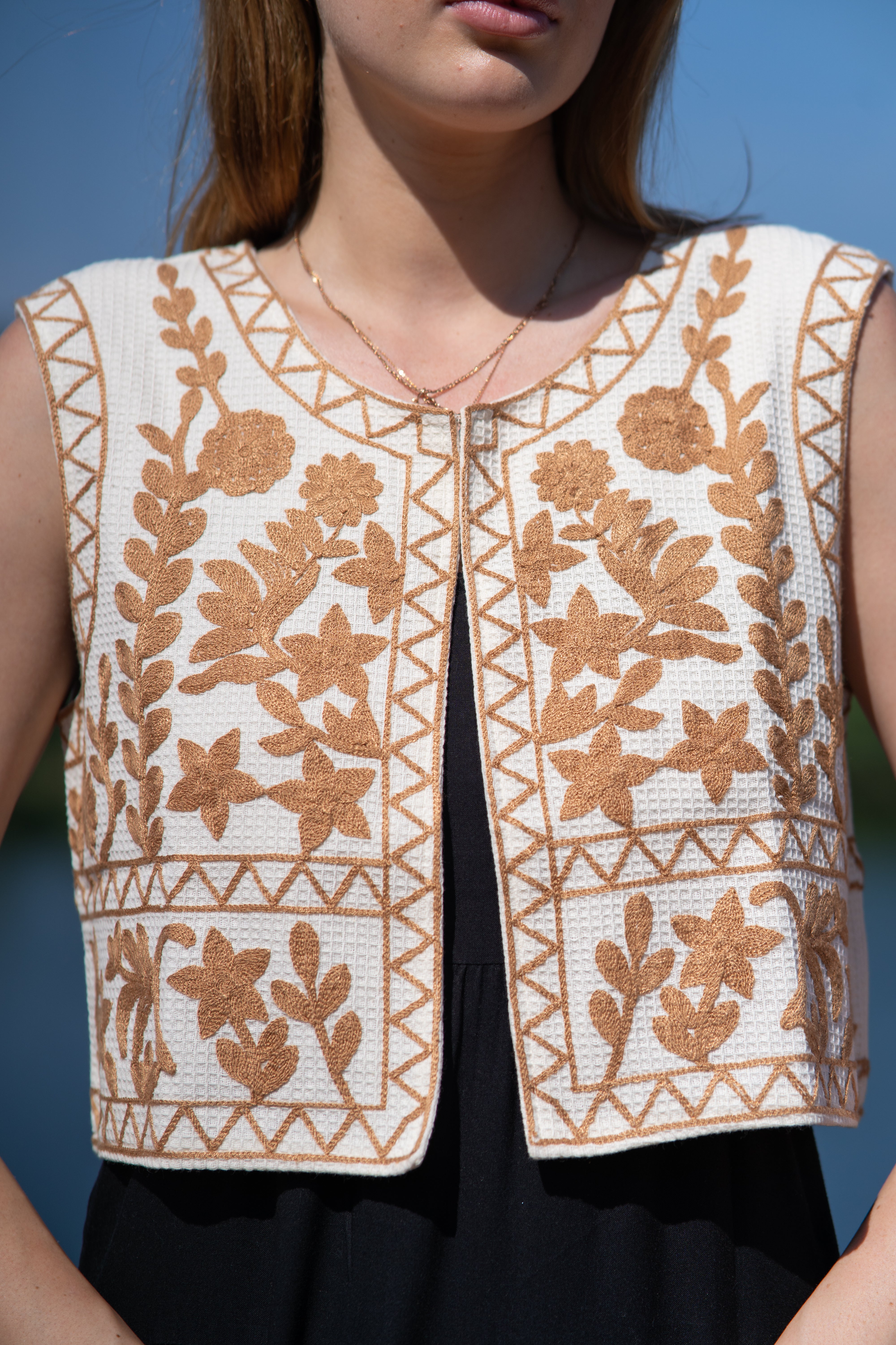 Cream Floral Embroidery Vest