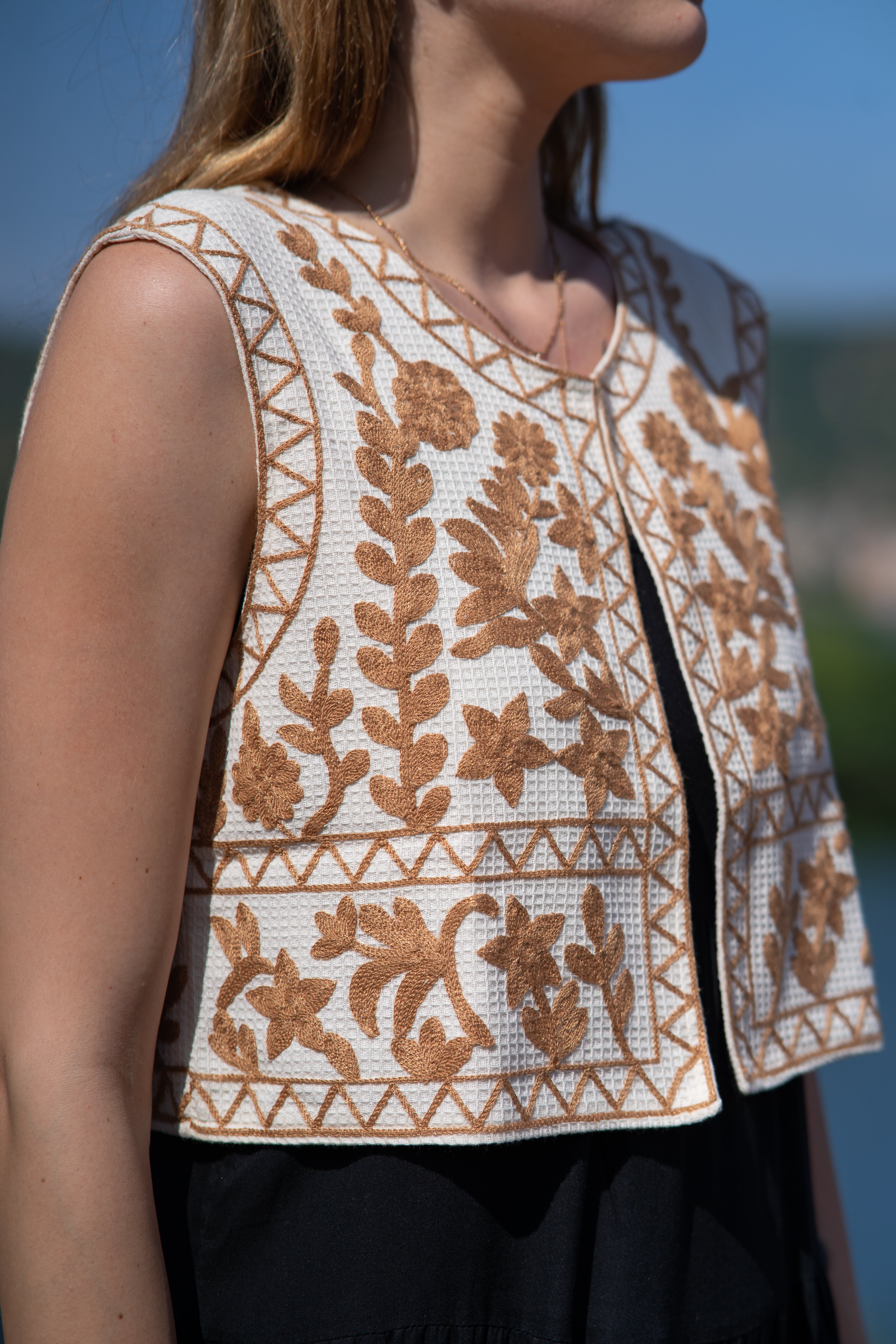 Cream Floral Embroidery Vest