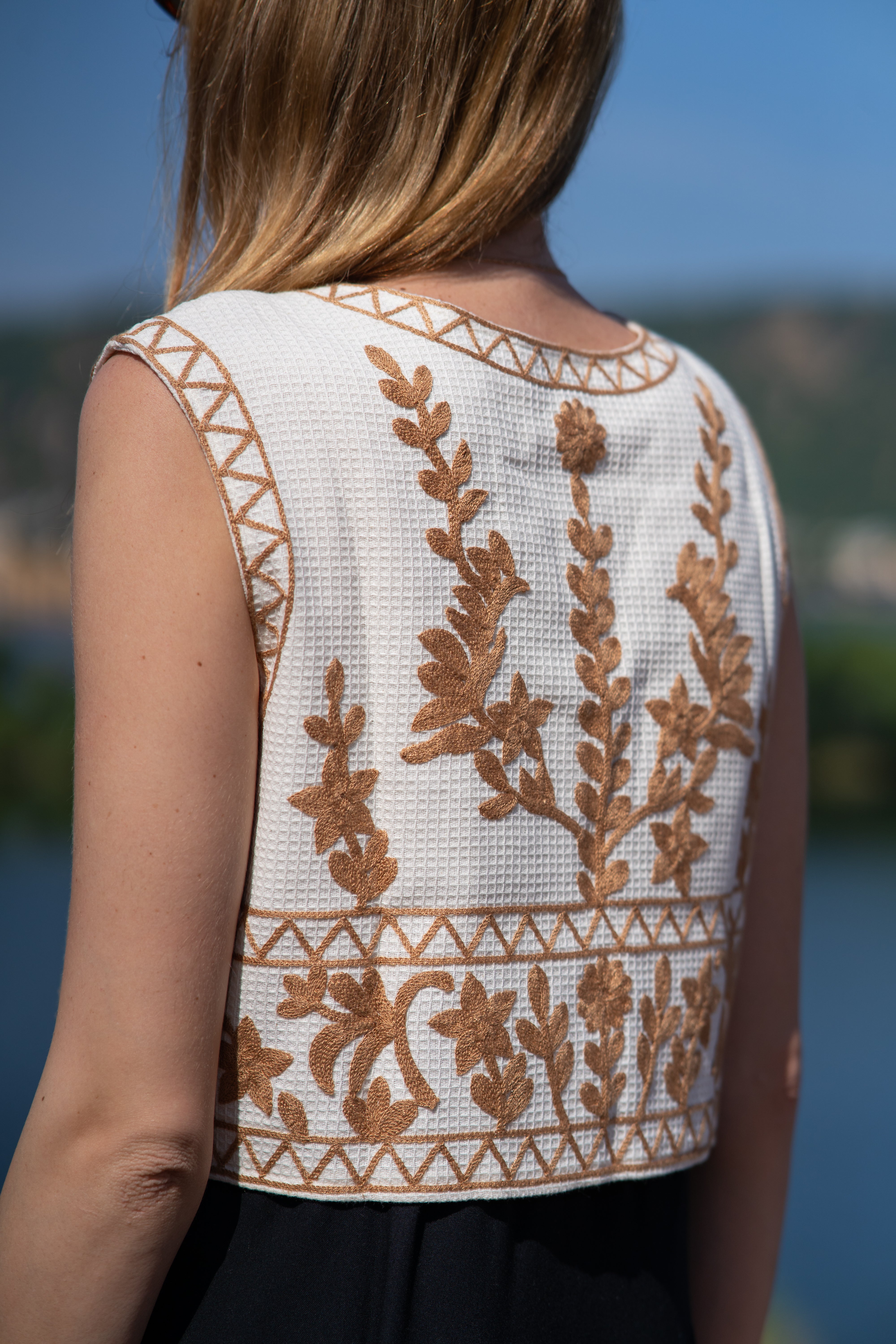 Cream Floral Embroidery Vest