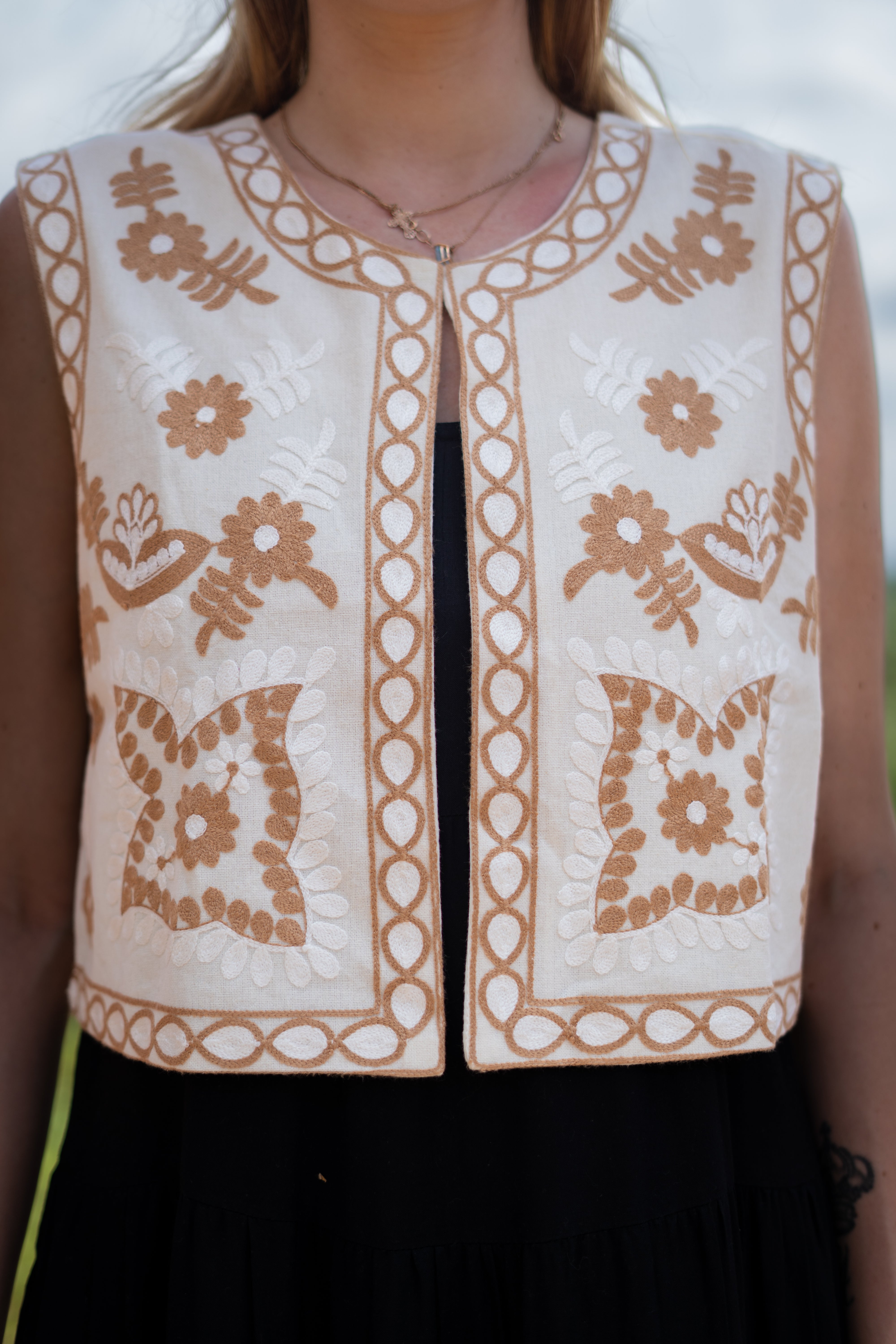 Cream Floral Embroidery Vest