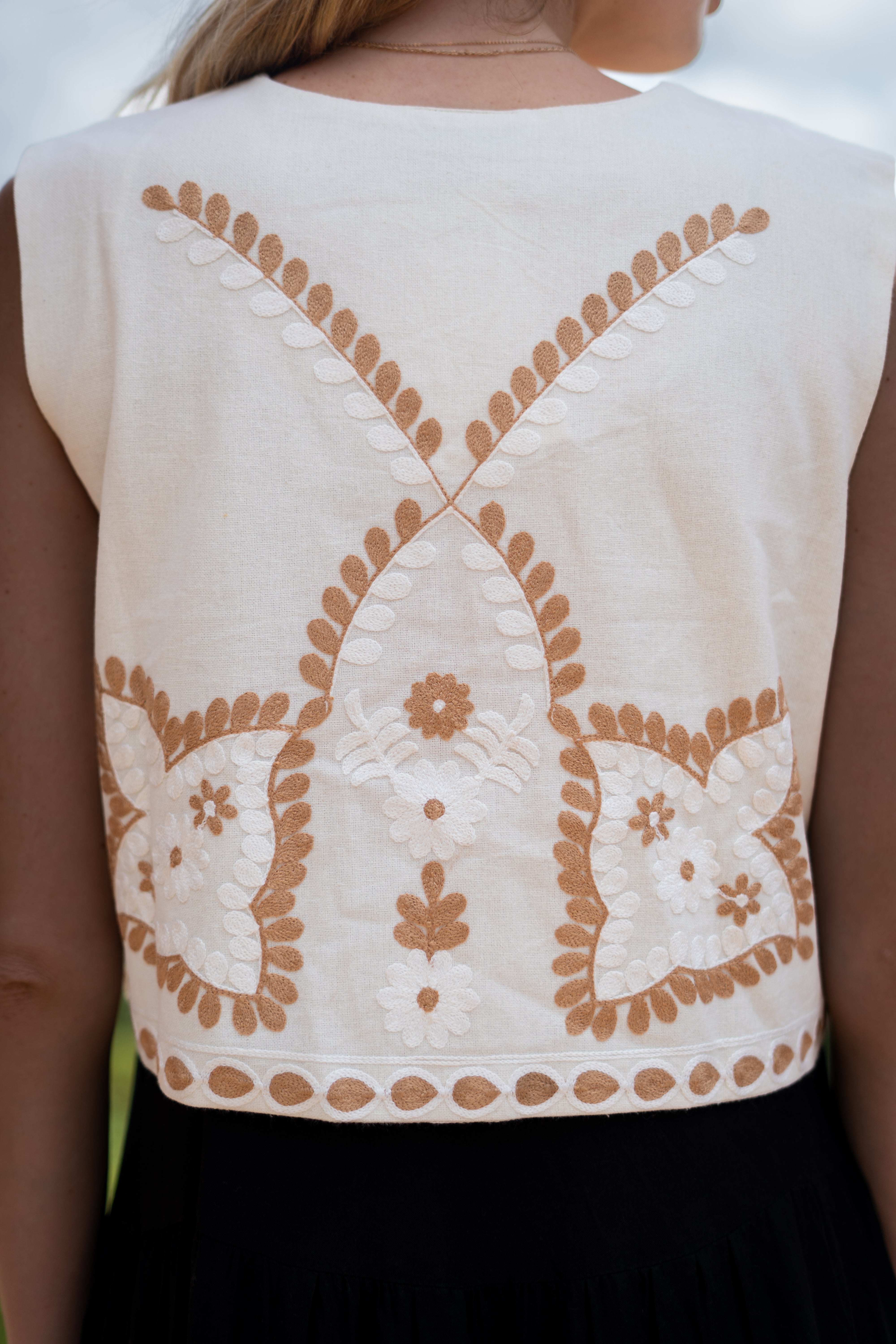 Cream Floral Embroidery Vest